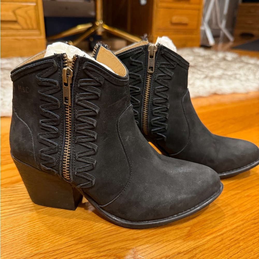 Musse & Cloud ATHYA Black Ankle Boots with zippers on both sides